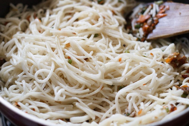 Hakka Noodles Recipe (Indo Chinese Style)