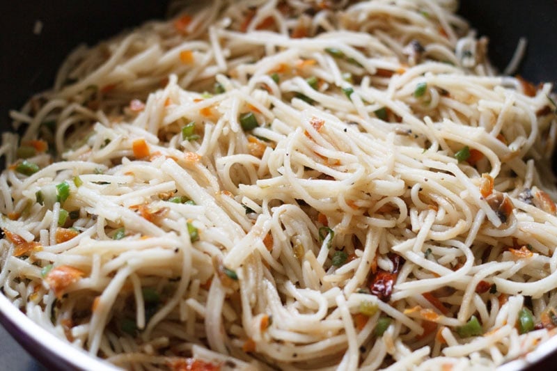 Hakka Noodles Recipe (Indo Chinese Style)