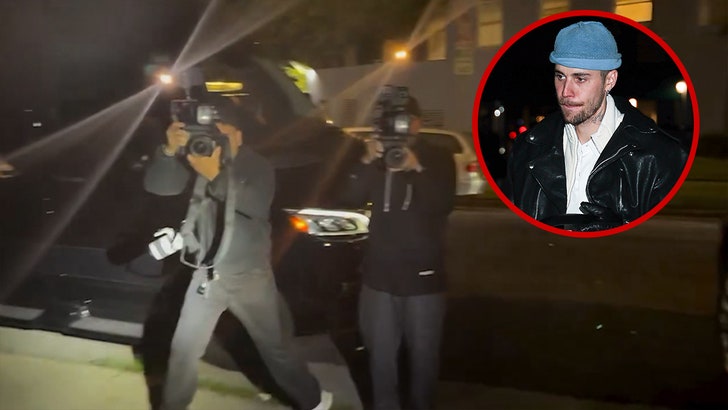 Justin Bieber Films Paparazzi Following Him by Car on Instagram Live Justin and Hailey Bieber dealing with paparazzi