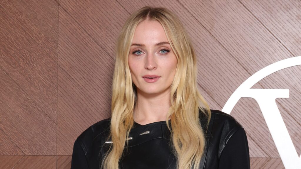 Sophie Turner and Peregrine Pearson Relationship Status: Signs Point to Potential Split Sophie Turner & Peregrine Pearson: Is It Over?