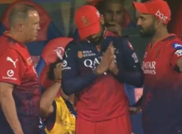 Folding Hands, Virat Kohli Rejects Dinesh Karthik's Advice. RCB Coach Later Says "Loss For Words..."