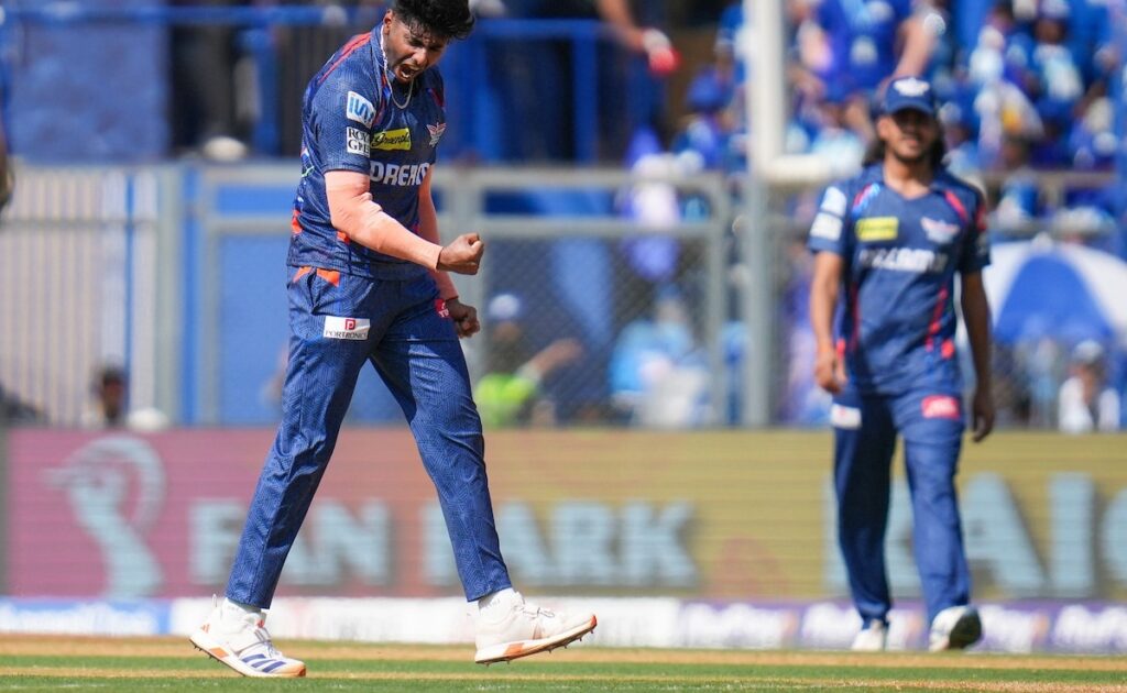 LSG's 156.7 Kmph Sensation Mayank Yadav's Perfect Reply To Rohit Sharma Hitting 2 Sixes - Watch