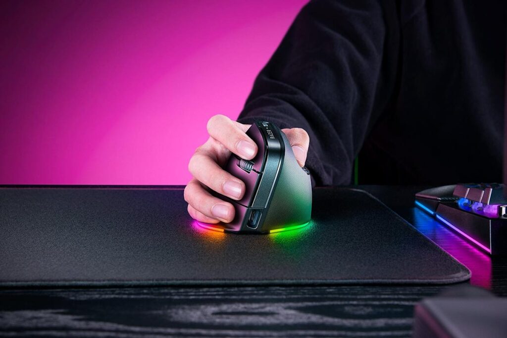 Razer Vertical Mouse Pro Click V2: First Ergonomic Design from Gaming Giant Razer has a vertical mouse now