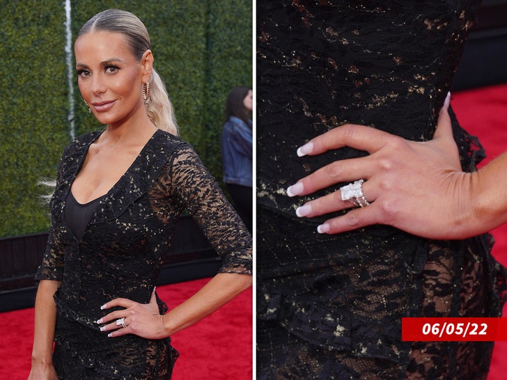 Dorit Kemsley Divorce Update: RHOBH Star Spotted Without Wedding Ring After Filing Dorit Kemsley without wedding ring