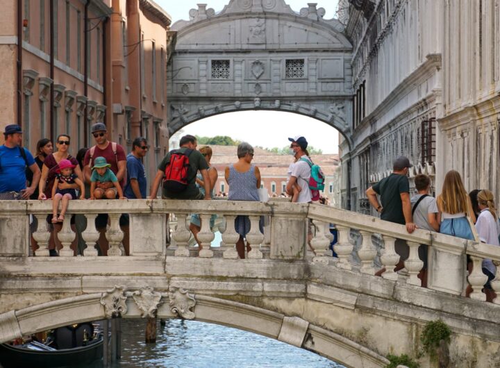 International tourists to U.S. fall, but Americans keep going abroad