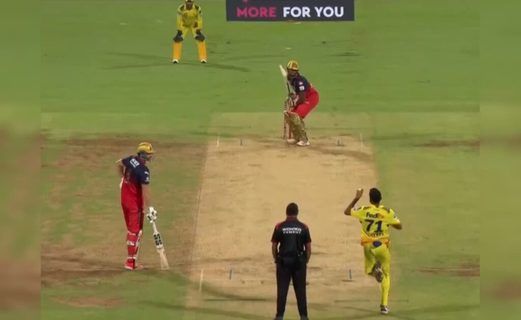 6,6,4,6,6,4 - RCB Star Romario Shepherd Annihilates CSK Pacer For Most Expensive Over Of Season. Watch