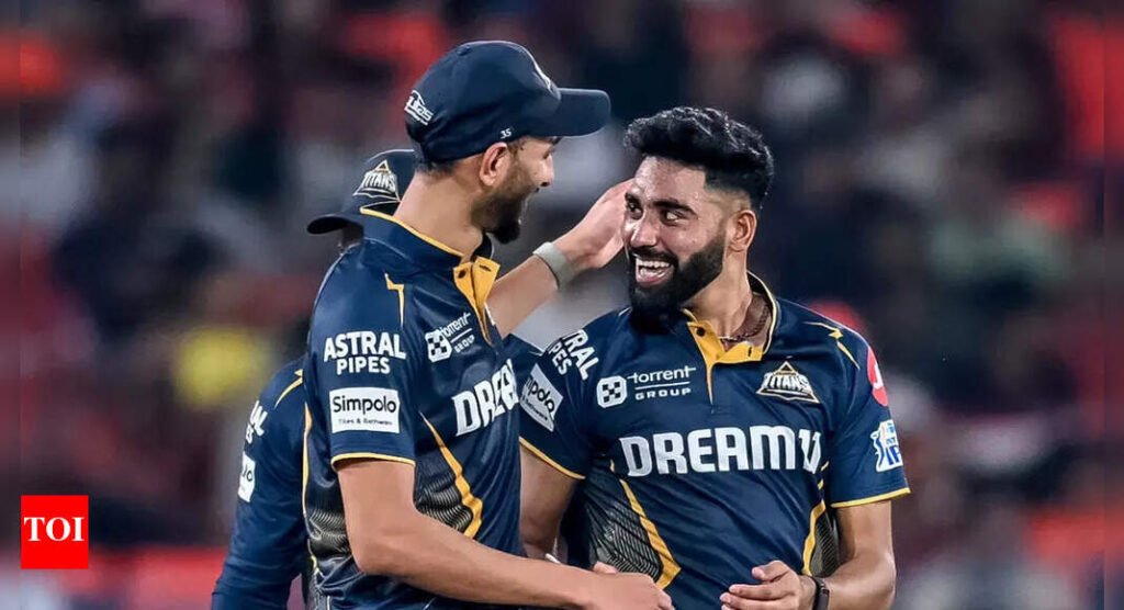 Caught on camera! Ashish Nehra's 'secret signals' to Mohammed Siraj and Prasidh Krishna - WATCH | Cricket News