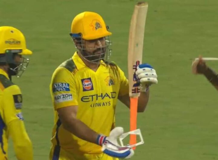 MS Dhoni Takes Gauge From Umpire's Hand After Failing Bat Test. This Happens Later