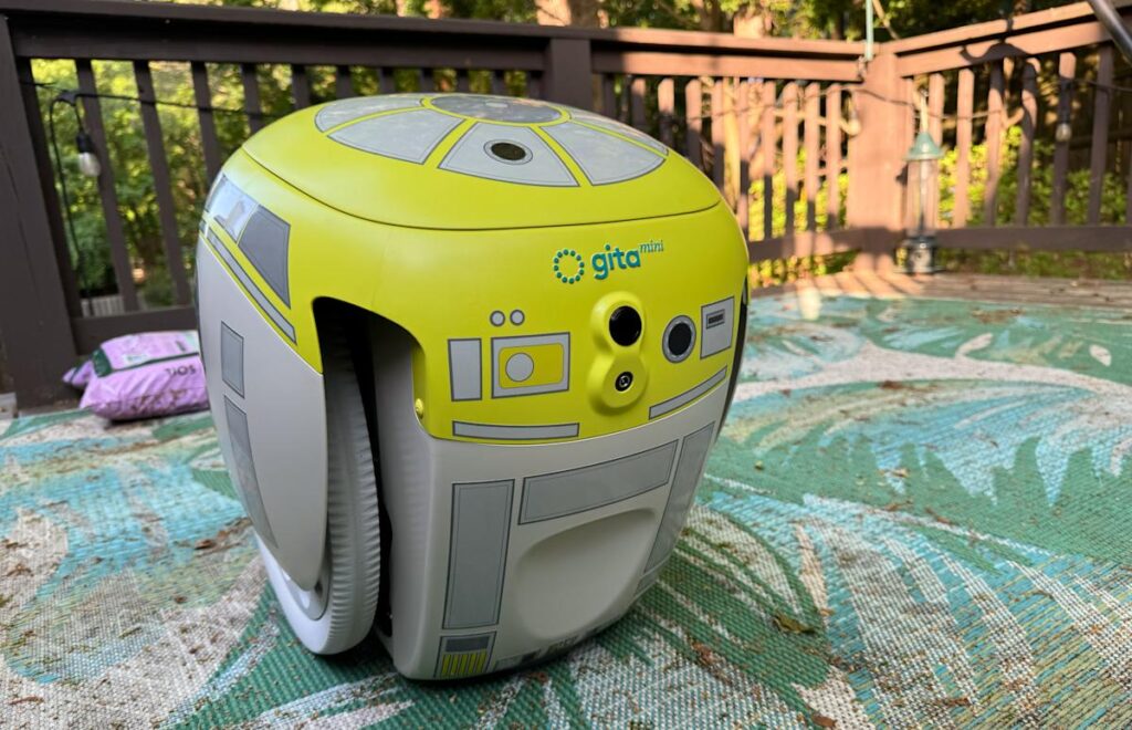 Piaggio turned its cute follow robot into a Star Wars droid