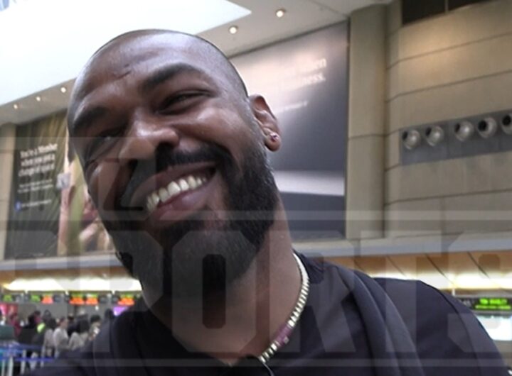 Jon Jones Enters 100 Men Vs. Gorilla Debate, Put Me on Front Line!