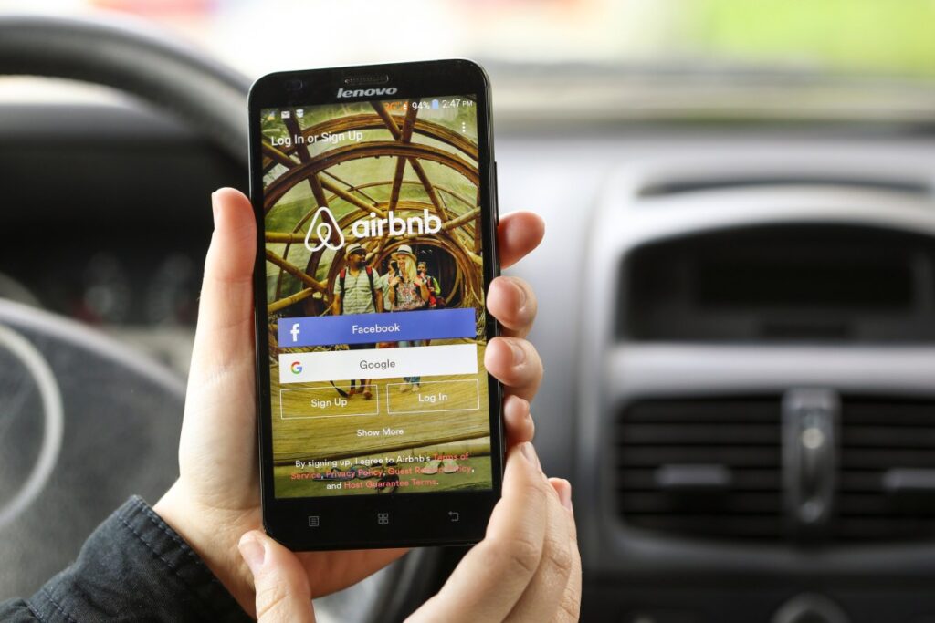 Airbnb is quietly rolling out an AI customer service bot in the US Airbnb app