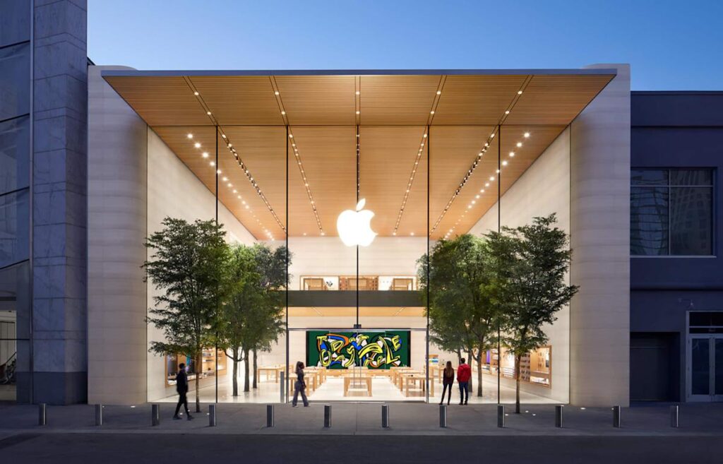 Apple could spend $900 million on tariffs over the next quarter