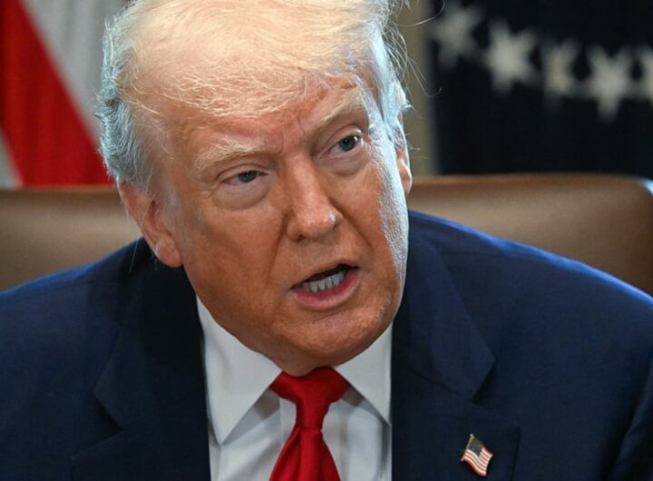 Trump signs order to boost U.S. drug manufacturing